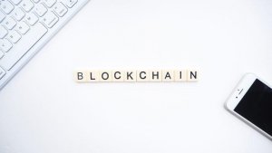  Blockchain Aktien kaufen: Kurs, Prognose & Dividende 2022