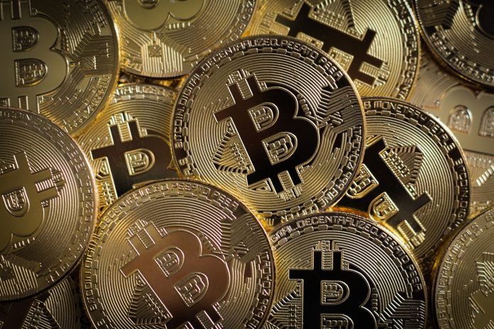 Bitcoin Bestände an den Krypto-Börsen fallen überraschend auf Drei-Jahres-Tief