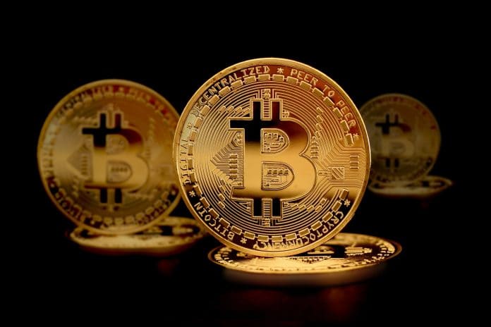 Bitcoin stürzt unter $18k, tradet zum ersten Mal unter dem vorherigen Zyklus-Allzeithoch