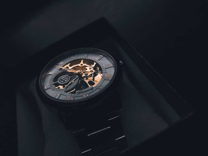 Jetzt schlägt's BTC Die erste Luxus-Uhr mit Bitcoin-Design – für 400.000 Dollar ist sie dein