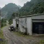 Versteckte Krypto-Mining-Anlage mit GPUs und Strominfrastruktur im Bergland von Puebla